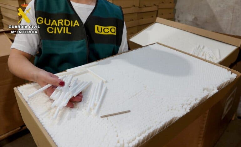 Detenciones en Azuqueca contra una organización que falsificaba tabaco con 6 millones de cigarrillos intervenidos