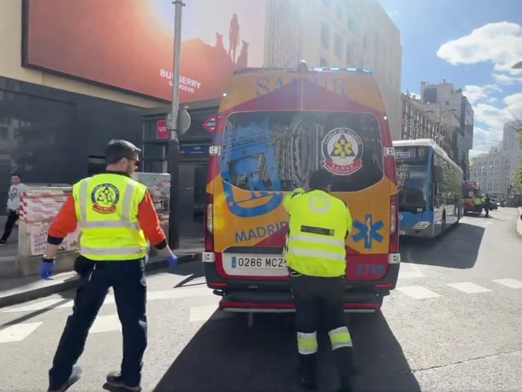 Herida grave una mujer tras ser atropellada por un autobús de la EMT en Callao 