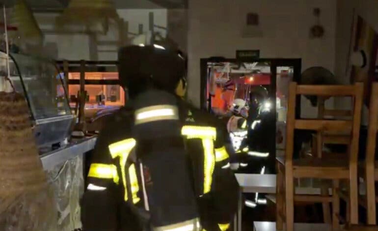 Dos heridos por quemaduras en el incendio de la cocina de un bar en Getafe