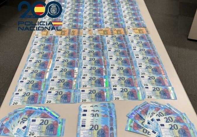 Detenidos en Madrid dos jóvenes por comprar móviles de segunda mano a particulares con billetes falsos de gran calidad 