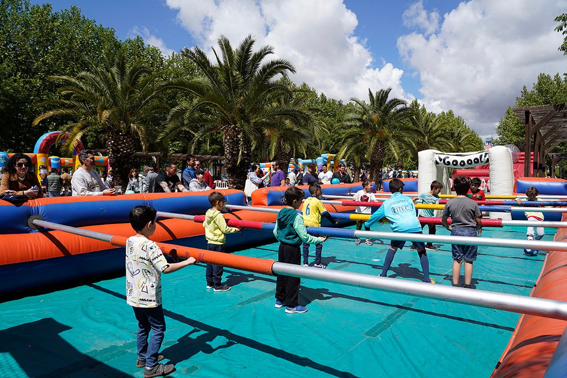Castillos hinchables, rocódromo, futbolín humano… Torrejón celebra este sábado múltiples actividades gratuitas para los niños 