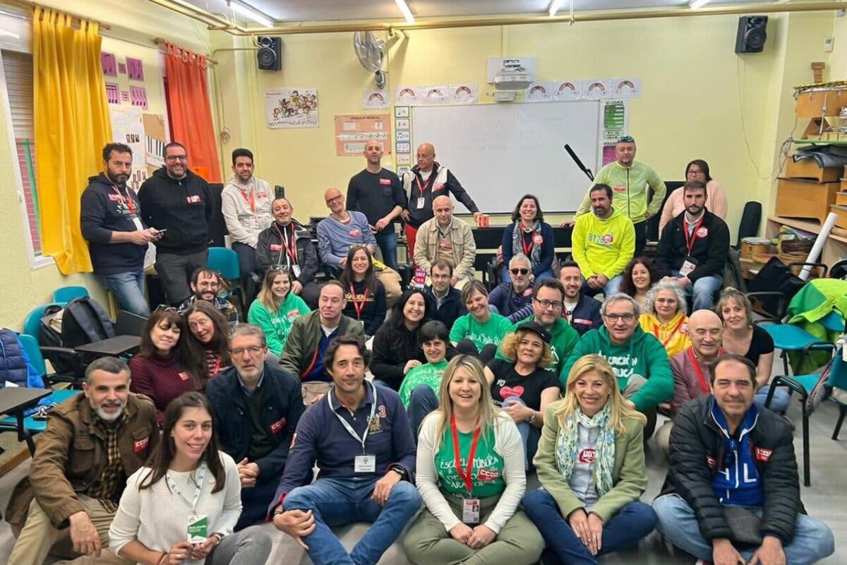 Los sindicatos se encierran en un colegio de Rivas y anuncian huelga educativa en Madrid 