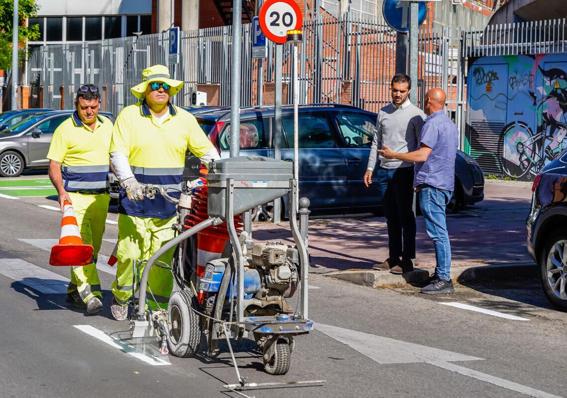 Torrejón renueva la señalización horizontal en 32 calles y avenidas de la ciudad