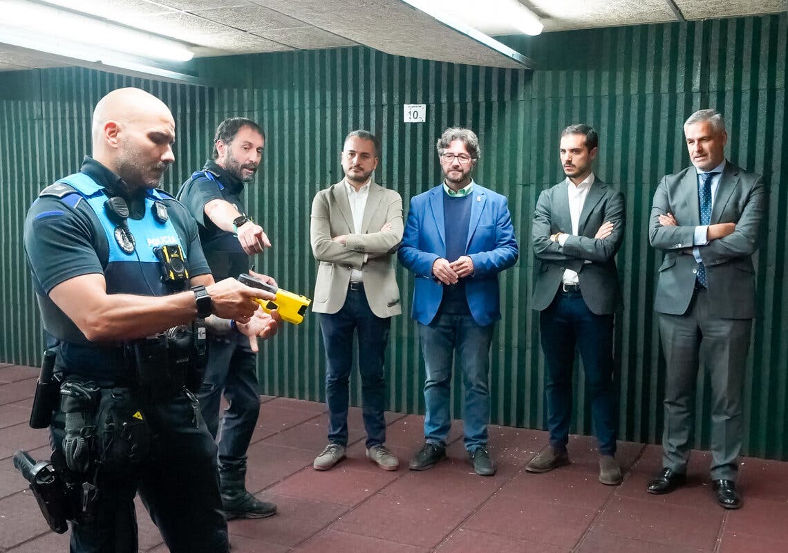 La Policía Local de Torrejón incorpora pistolas táser para inmovilizar a delincuentes violentos  