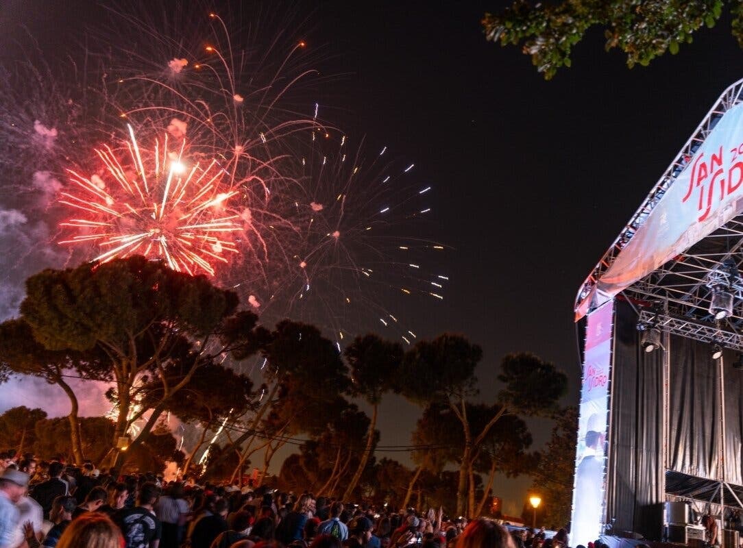 Madrid se iluminará por San Isidro con dos castillos de fuegos artificiales