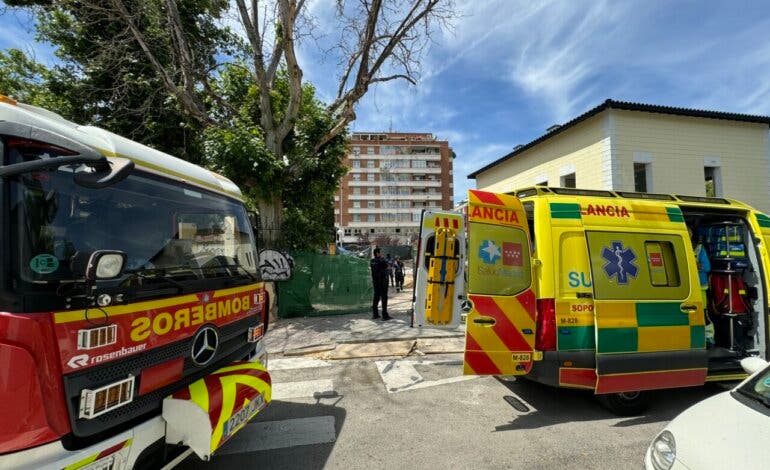 Muere un hombre aplastado por una retroexcavadora en un accidente laboral en Madrid 