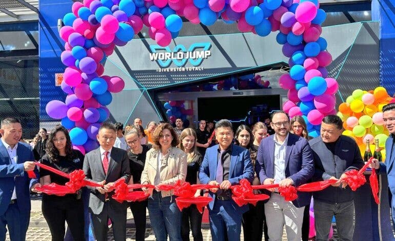 Abre en Alcalá de Henares un nuevo parque de camas elásticas y realidad virtual 