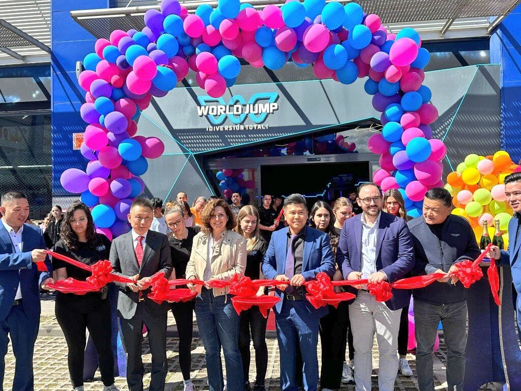 Abre en Alcalá de Henares un nuevo parque de camas elásticas y realidad virtual 