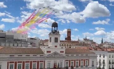 El cielo de Madrid se viste de rojo y gualda en el 2 de Mayo