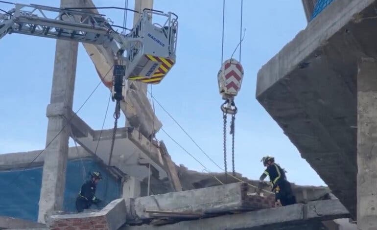 Hallan tras más de ocho horas de rescate los cuerpos de los dos trabajadores fallecidos en el derrumbe de un edificio en Madrid