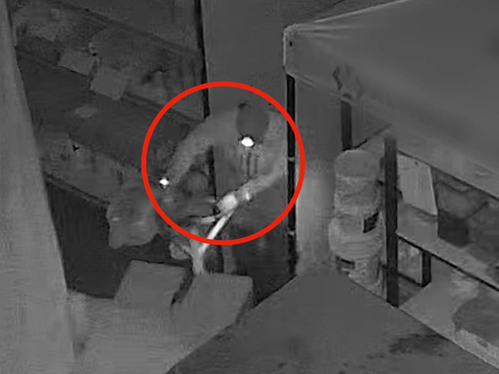 Cae una banda de butroneros que robó en una empresa de bebidas de Alovera