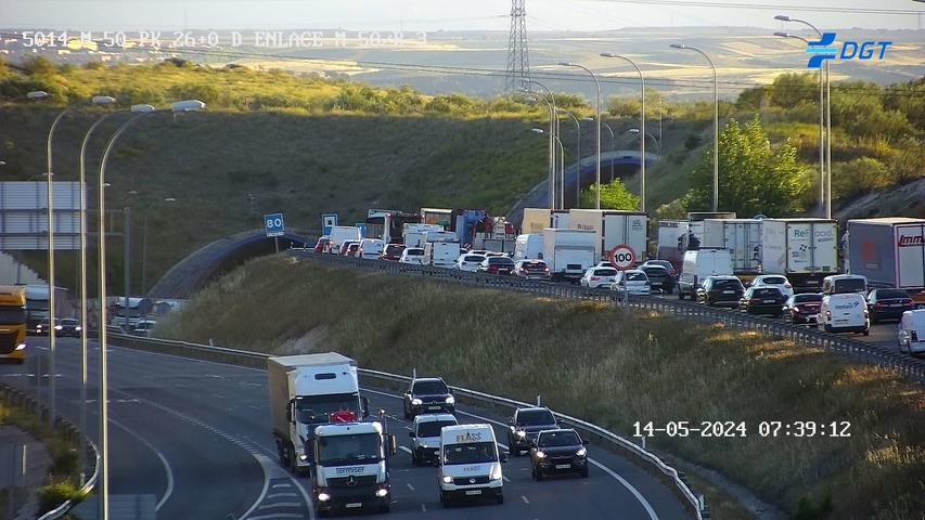 Un accidente en San Fernando de Henares provoca más de cuatro kilómetros de retenciones en la M-50