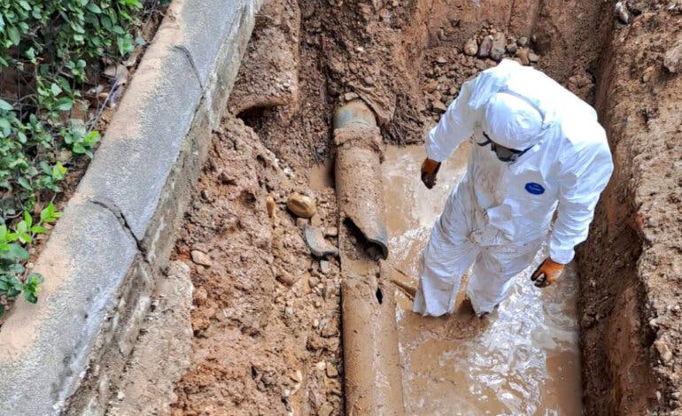 Dos averías dejan sin agua a varias calles de Alcalá de Henares