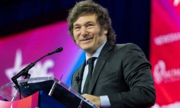 Milei tacha de «disparate» que España retire a su embajadora y recomienda a Sánchez «un buen abogado» para su mujer