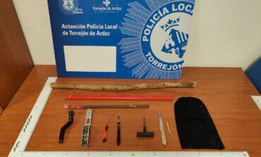 Intervienen varios objetos contundentes y armas blancas en una urbanización con okupas en Torrejón