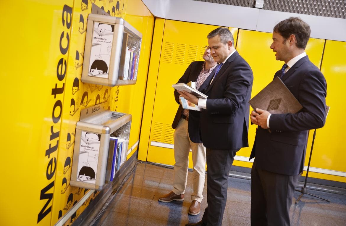 Metro de Madrid convierte sus antiguas papeleras en Metrotecas que estarán disponibles en varias estaciones 