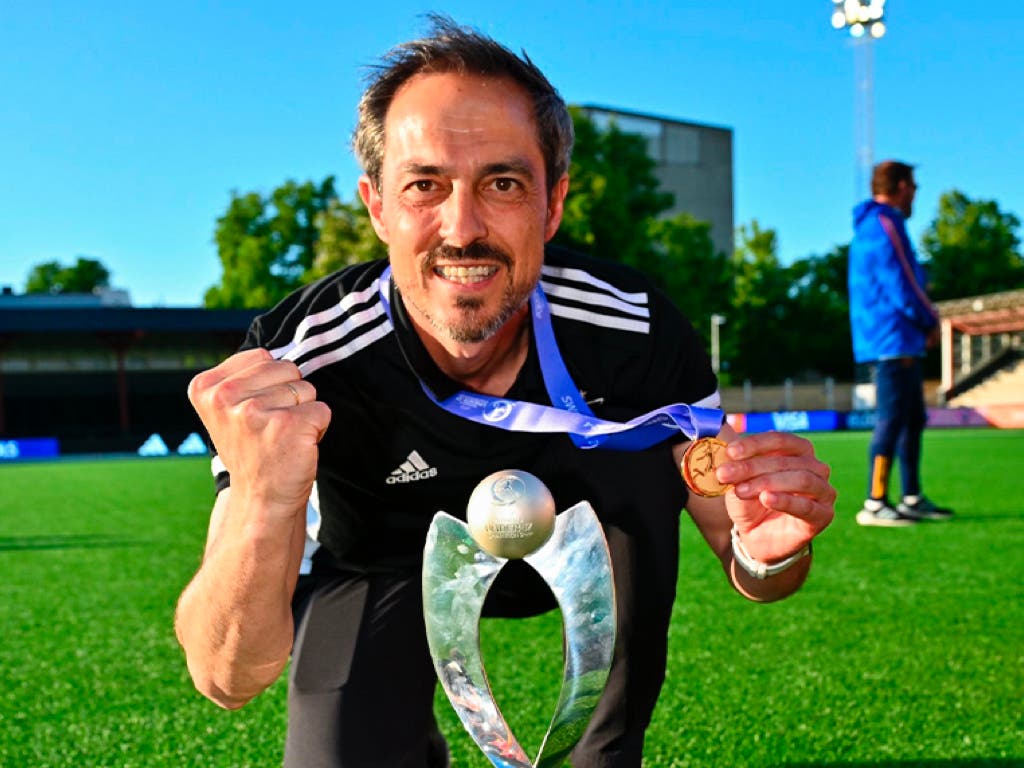 El entrenador torrejonero Kenio Gonzalo, campeón de Europa sub-17 con la selección española de fútbol femenino 
