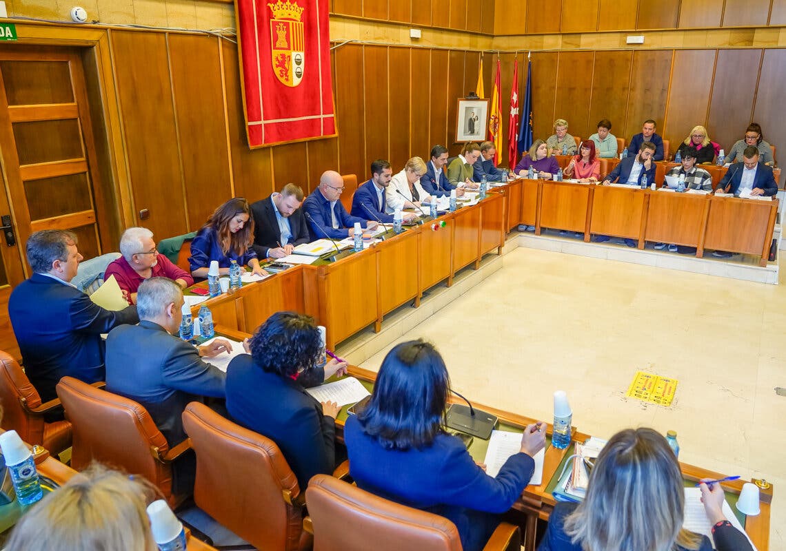 El Pleno de Torrejón aprueba instar al Gobierno a que invierta en Cercanías para solucionar las constantes averías y retrasos 