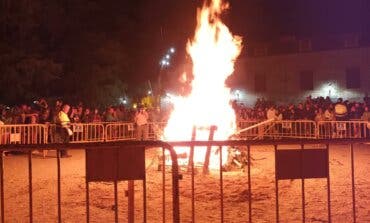 Música, conjuro de las meigas y fuego en las Hogueras de San Fernando de Henares