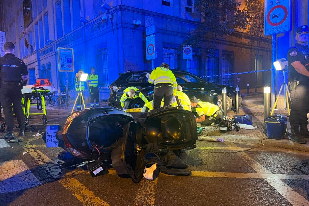 Herido grave un motorista en una colisión con un VTC en el Paseo del Prado 
