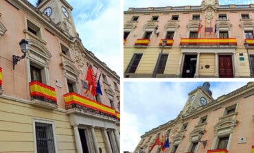 El Ayuntamiento de Alcalá de Henares se engalana por los 10 años de Felipe VI