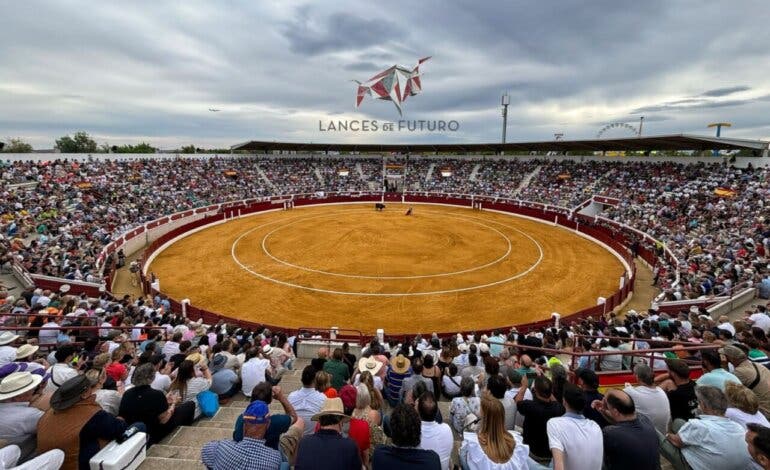 Lleno histórico en los toros en Torrejón: «Hacía 16 años que no se colgaba el cartel de no hay billetes»