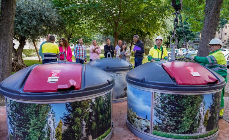 Otras ciudades se interesan por el moderno sistema de contenedores semisoterrados de Torrejón