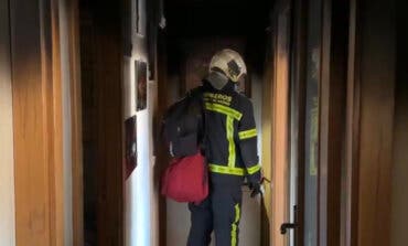 Aumentan a 26 los vecinos atendidos por intoxicación de humo tras un incendio en Alcobendas