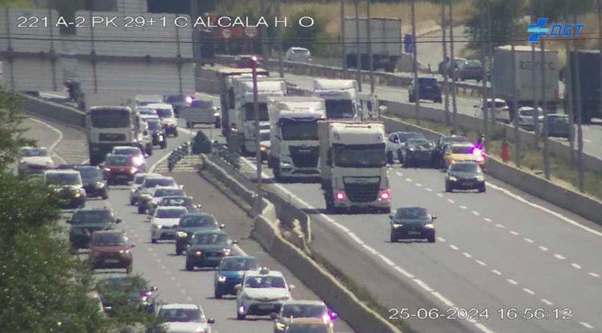 Accidente con varios vehículos implicados en la A-2, a la altura de Alcalá de Henares