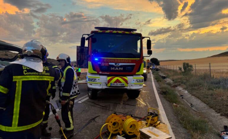 Cuatro heridos, uno grave, en un accidente frontal en Torres de la Alameda
