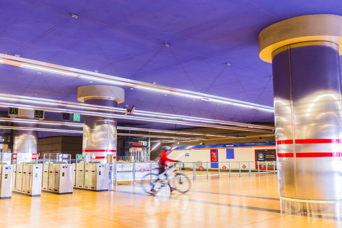 Los ciclistas podrán viajar gratis en Metro este lunes y Bicimad también será gratuito