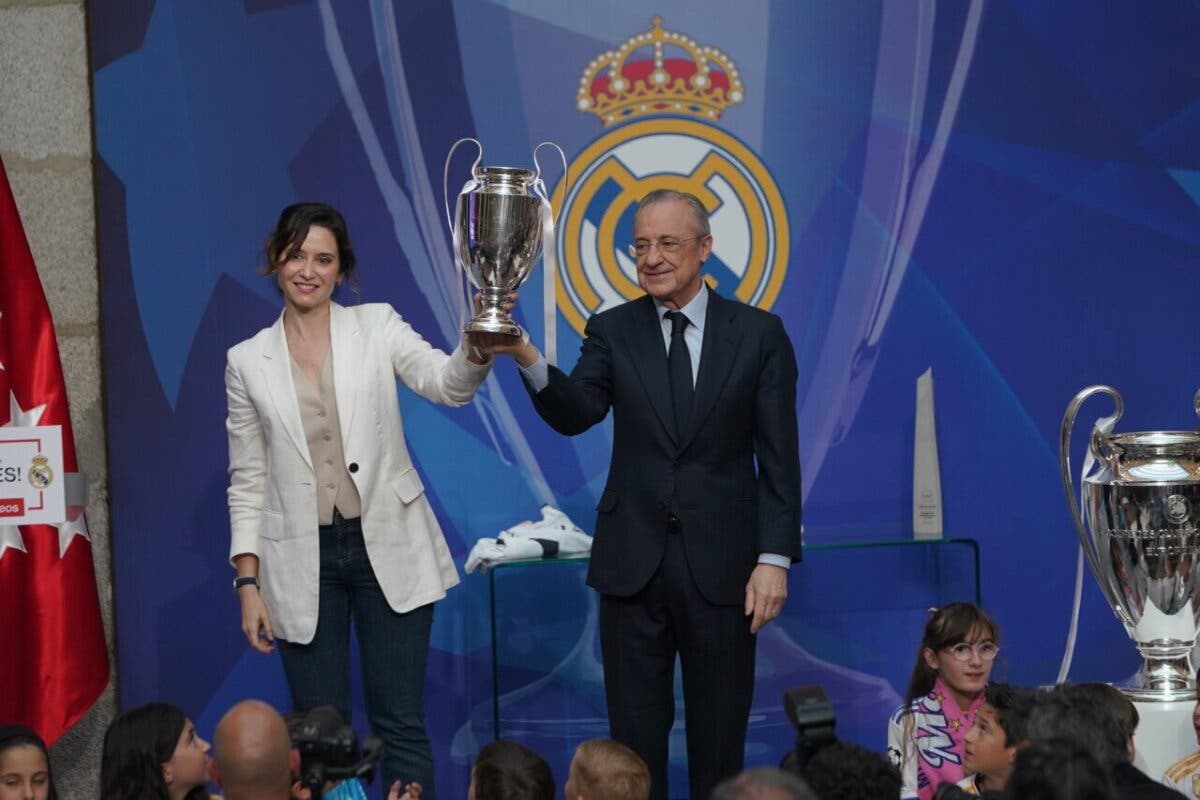 Ayuso recibe al Real Madrid tras su decimoquinta Champions: «El mejor equipo del mundo en el mejor momento de su historia»