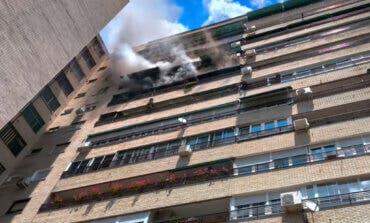 Rescatados 11 vecinos tras un incendio en un edificio en Madrid 
