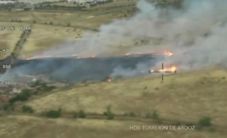Extinguido el incendio de Soto El Espinillo, entre Alcalá y Torrejón, que arrasó varias hectáreas de pasto y vegetación de ribera