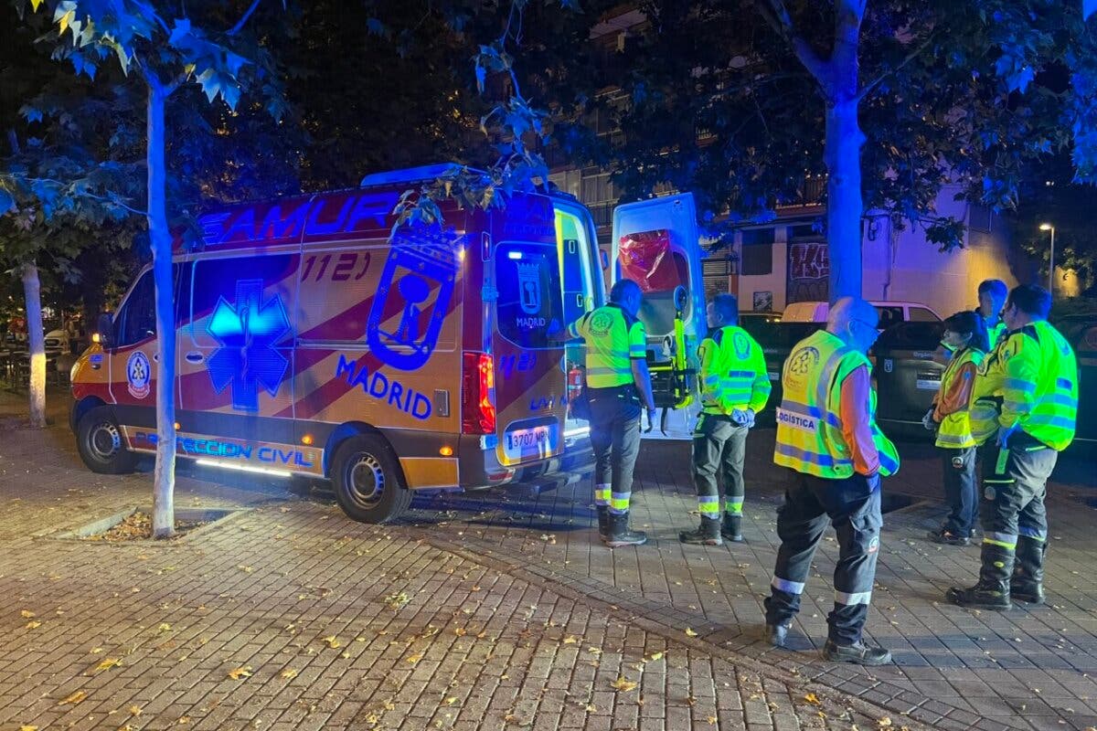 Apuñalan a un hombre en plena calle en Madrid y buscan a los autores