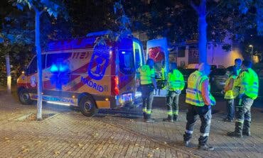 Apuñalan a un hombre en plena calle en Madrid y buscan a los autores