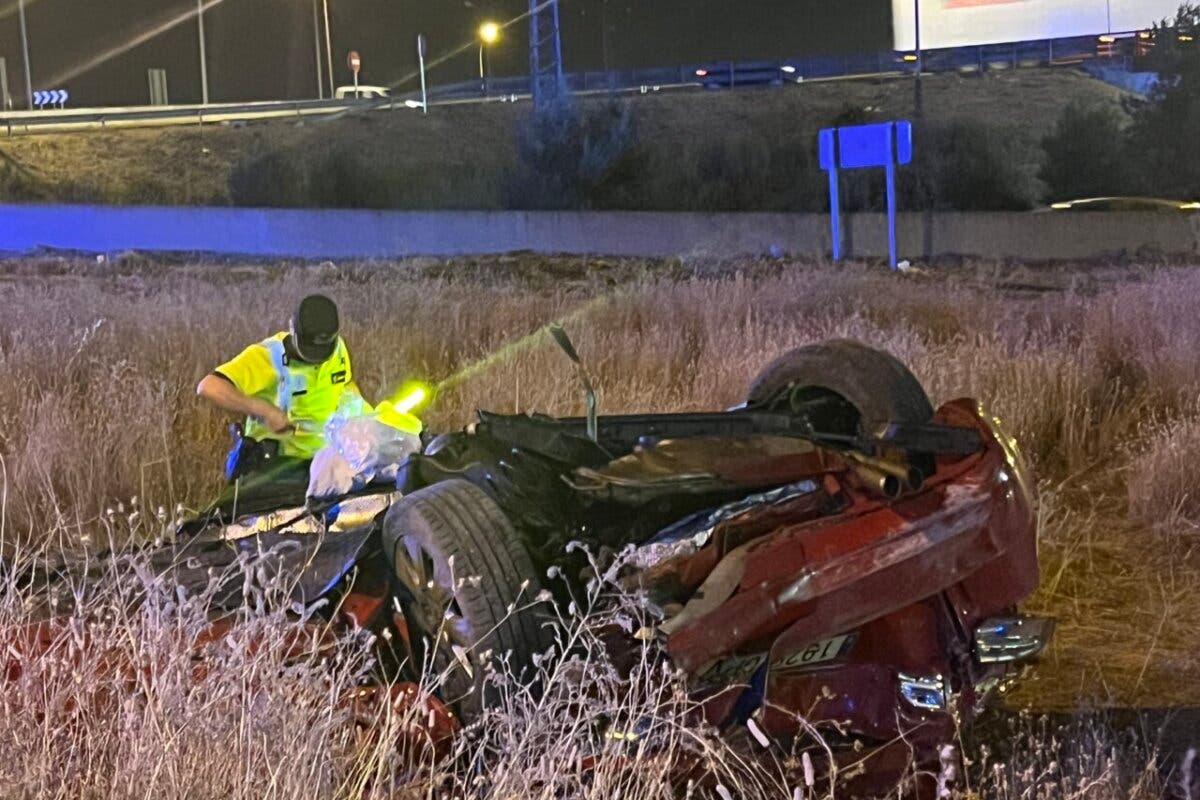 Mueren un hombre y una mujer al chocar su coche contra una barrera de hormigón en Villaverde