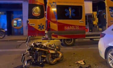 Heridos graves un hombre y una mujer tras chocar su moto contra un VTC en Madrid