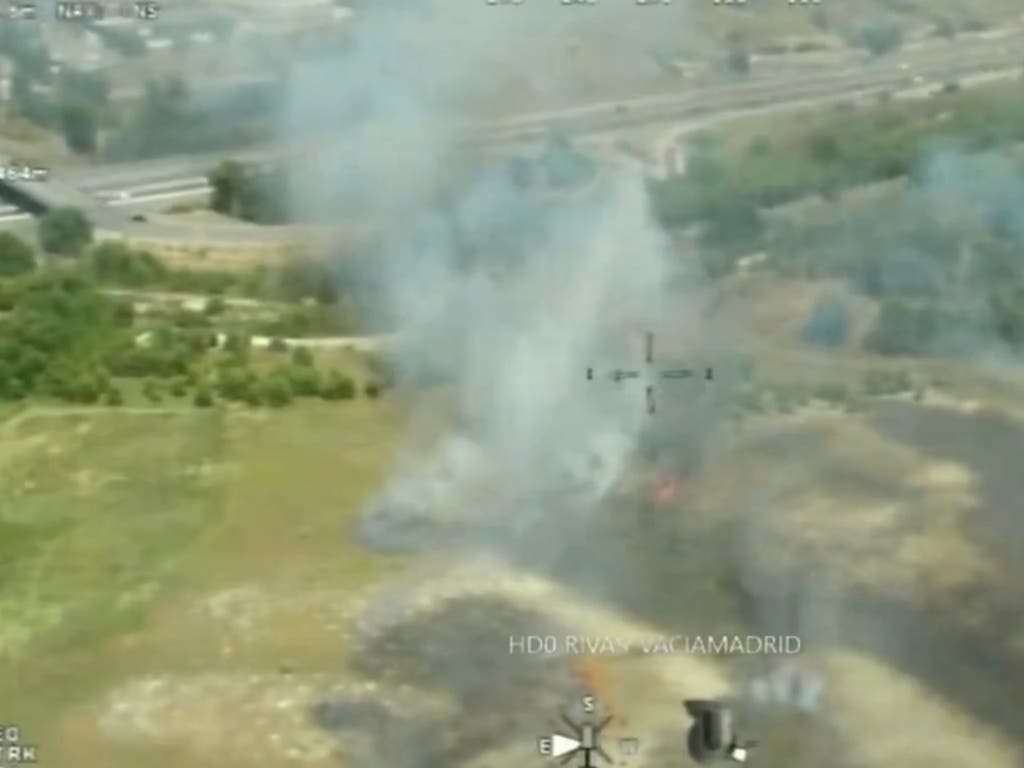 Controlado un incendio de pasto y matorral junto a la A-3, en Rivas