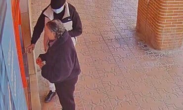 Tres detenidos en la Cañada Real por robar a personas mayores en cajeros automáticos