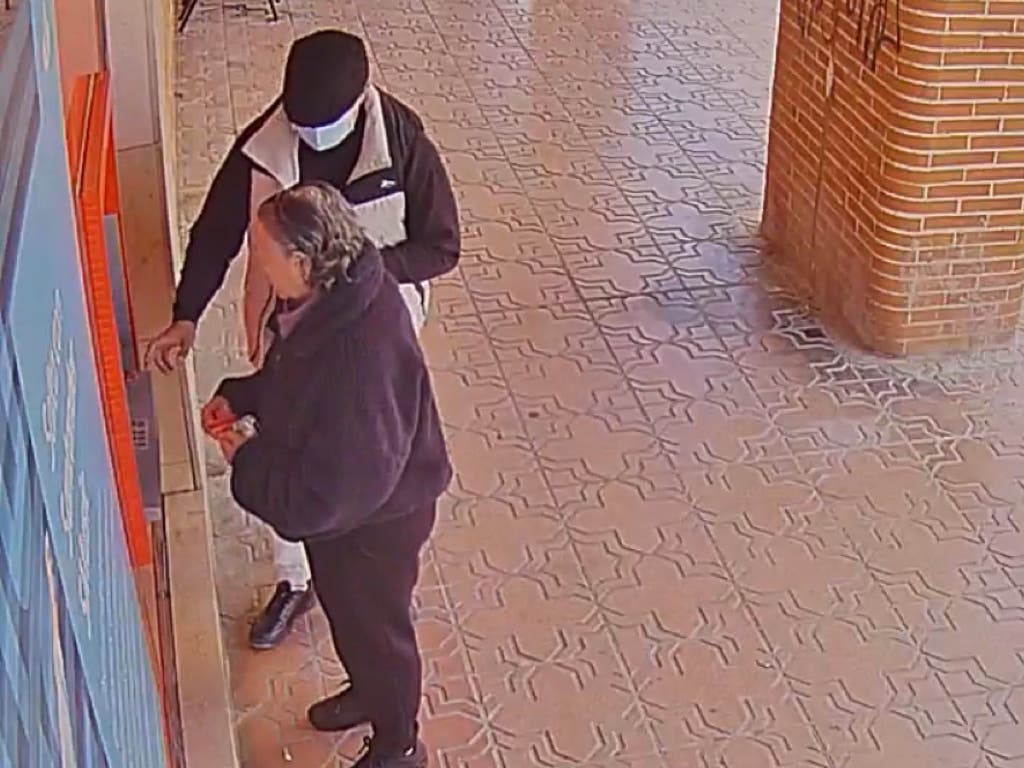 Tres detenidos en la Cañada Real por robar a personas mayores en cajeros automáticos
