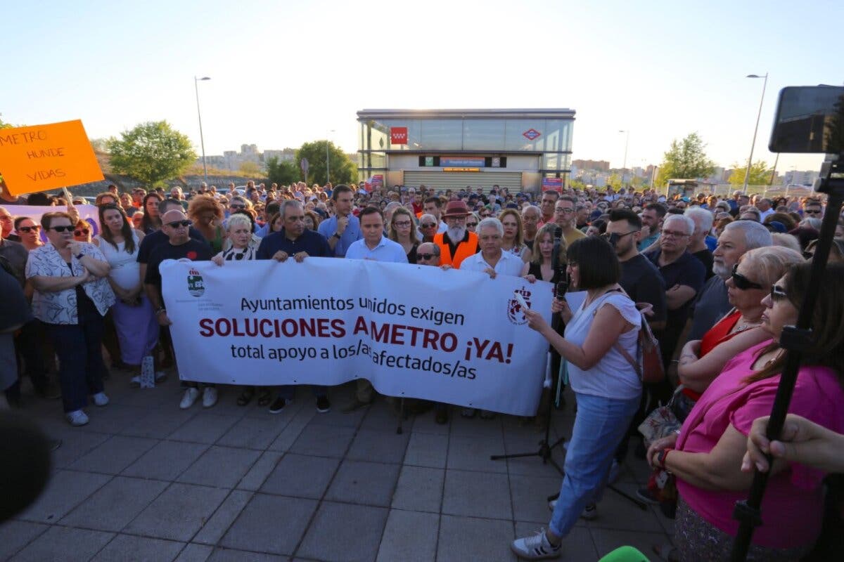Más de 1.500 personas exigen en Coslada una solución definitiva para la línea 7b de Metro