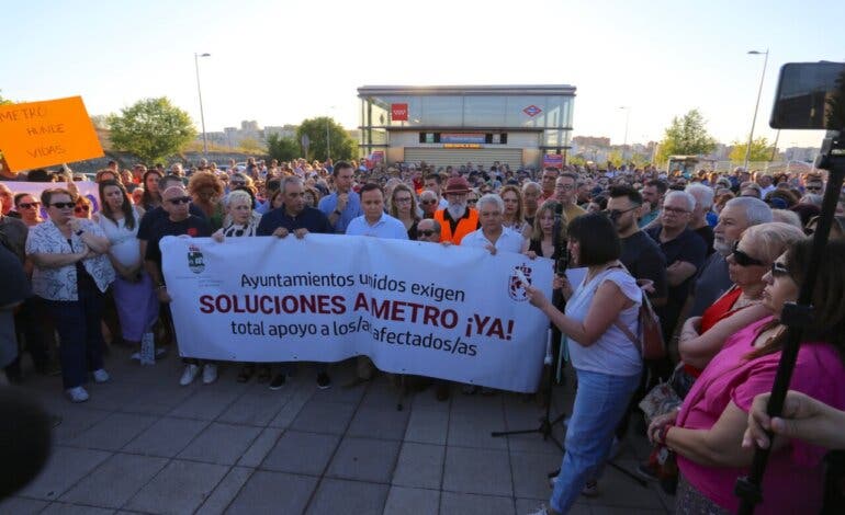 Más de 1.500 personas exigen en Coslada una solución definitiva para la línea 7b de Metro