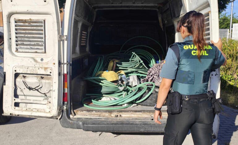 Dos detenidos en la A-2 por robo y resistencia a la autoridad cuando transportaban una tonelada de cable de cobre 
