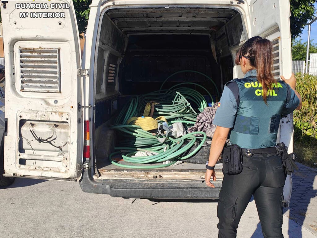 Dos detenidos en la A-2 por robo y resistencia a la autoridad cuando transportaban una tonelada de cable de cobre 