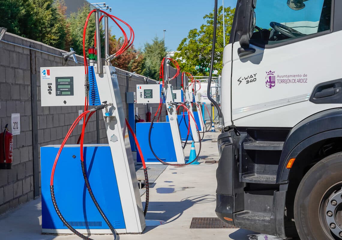 Torrejón instala una innovadora gasinera para recargar los vehículos de la limpieza viaria