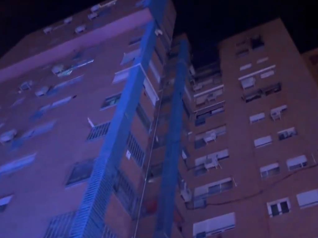 Mueren dos personas y otras nueve resultan heridas en un incendio en Madrid