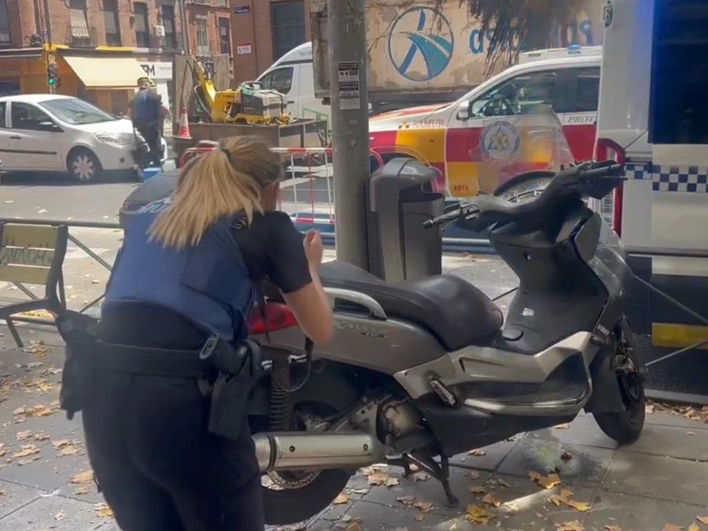 Herido grave un motorista tras sufrir una caída en la calle Bravo Murillo de Madrid
