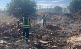 Los Bomberos extinguen un importante incendio de pastos en la Cañada Real
