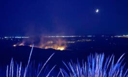 Los Bomberos extinguen un incendio de pasto y matorral en Chinchón